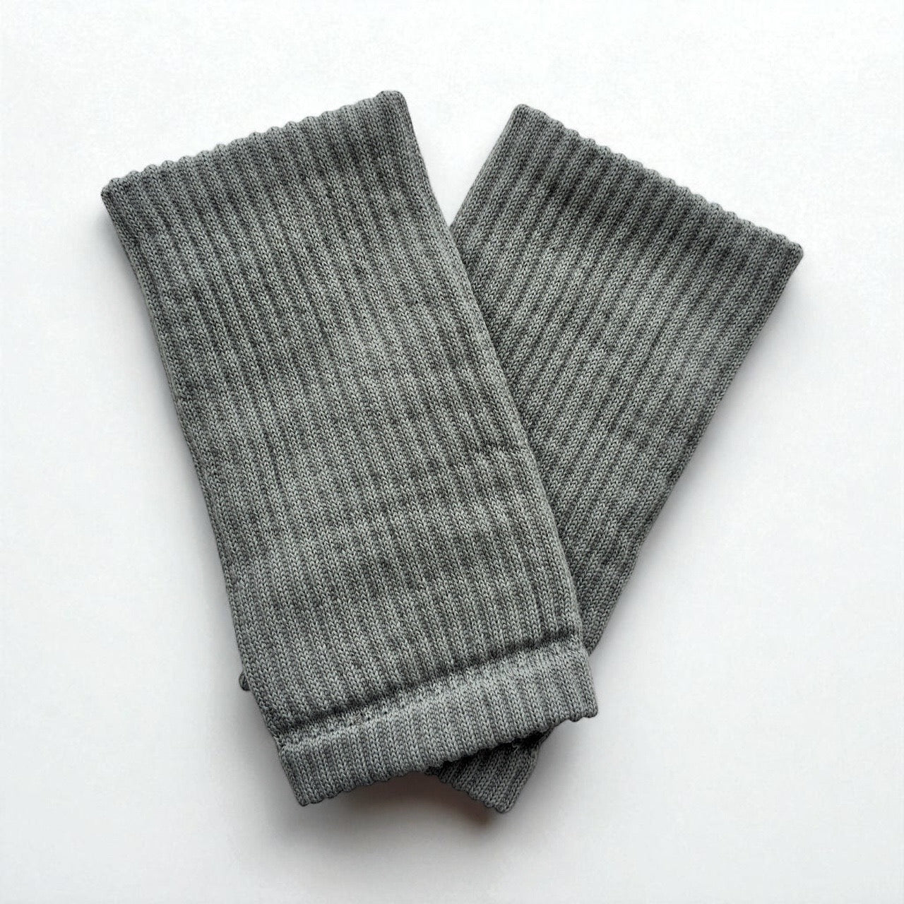 外側メリノウール混と内側シルク混の足首ウォーマー